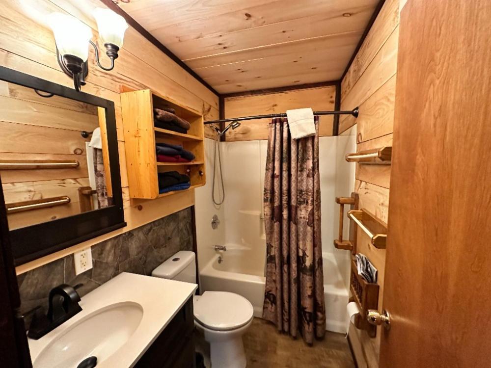 Best Bear Lodge & Campground Irons Exterior photo